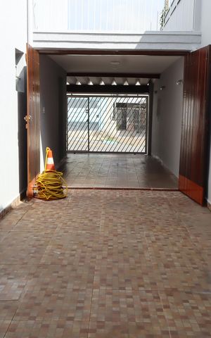 Casa para alugar com 200m², 3 quartos e 5 vagasQuintal