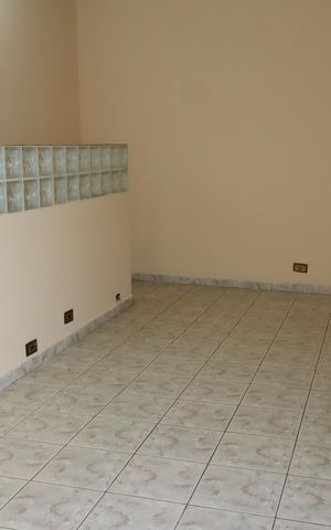 Casa para alugar com 200m², 3 quartos e 5 vagasQuarto externo