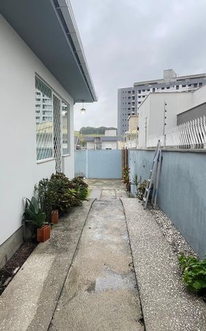 Casa para alugar com 182m², 3 quartos e 1 vaga Casa para alugar com 182m², 3 quartos e 1 vagaÁrea interna lateral