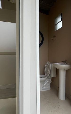 Casa para alugar com 182m², 3 quartos e 1 vaga Casa para alugar com 182m², 3 quartos e 1 vagaLavabo da Edícula