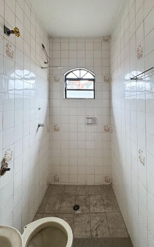 Casa para alugar com 270m², 4 quartos e 3 vagasBanheiro - Edícula 