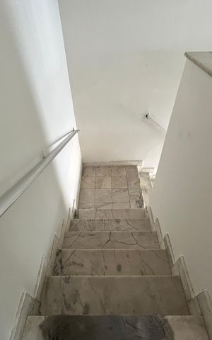 Casa de condomínio para alugar com 80m², 2 quartos e 1 vagaEscada 