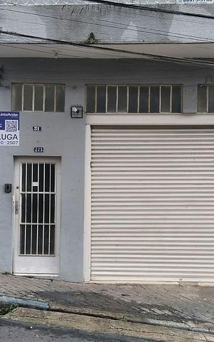 Casa para alugar com 100m², 2 quartos e sem vaga Casa para alugar com 100m², 2 quartos e sem vagaFachada
