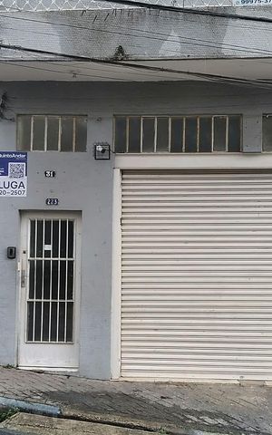 Casa para alugar com 100m², 2 quartos e sem vaga Casa para alugar com 100m², 2 quartos e sem vagaFachada