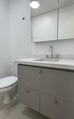 Apartamento para alugar com 60m², 1 quarto e 1 vaga Apartamento para alugar com 60m², 1 quarto e 1 vagaBanheiro da Suíte