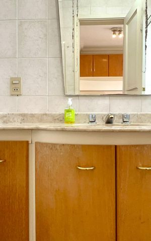Apartamento para alugar com 170m², 4 quartos e 2 vagas Apartamento para alugar com 170m², 4 quartos e 2 vagasBanheiro da Suíte 1