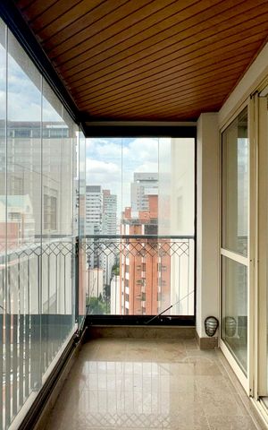 Apartamento para alugar com 170m², 4 quartos e 2 vagas Apartamento para alugar com 170m², 4 quartos e 2 vagasVaranda
