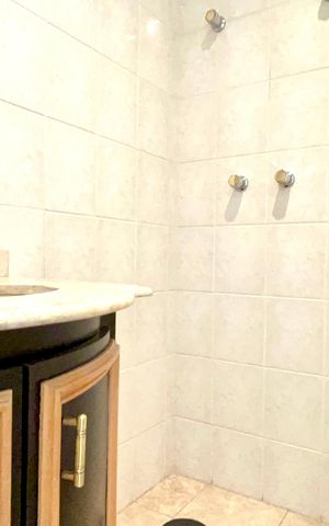 Apartamento para alugar com 170m², 4 quartos e 2 vagas Apartamento para alugar com 170m², 4 quartos e 2 vagasBanheiro da Suíte 3