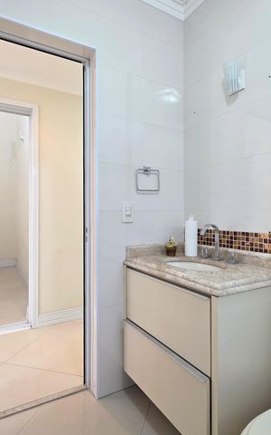 Casa à venda com 190m², 3 quartos e 3 vagas Casa à venda com 190m², 3 quartos e 3 vagasBanheiro