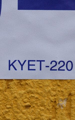 Casa à venda com 450m², 3 quartos e sem vagaPlaca GRANDE instalada na fachada do imóvel, dia 15.10.2026 - Código da placa: KYET-220