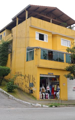Casa à venda com 450m², 3 quartos e sem vagaFachada - Placa GRANDE instalada na fachada do imóvel, dia 15.10.2026 - Código da placa: KYET-220