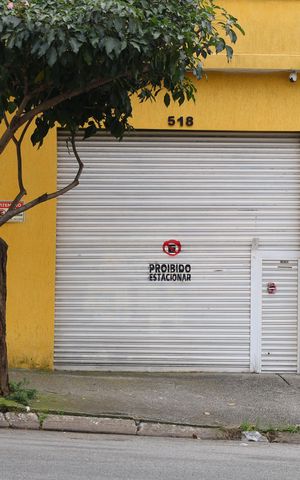 Casa à venda com 450m², 3 quartos e sem vagaPlaca GRANDE instalada na fachada do imóvel, dia 15.10.2026 - Código da placa: KYET-220