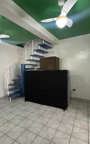Casa à venda com 137m², 2 quartos e 2 vagas Casa à venda com 137m², 2 quartos e 2 vagasSala