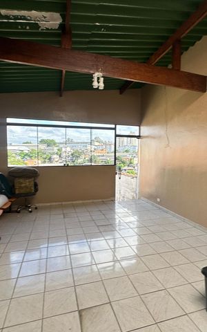 Casa à venda com 137m², 2 quartos e 2 vagas Casa à venda com 137m², 2 quartos e 2 vagasVaranda