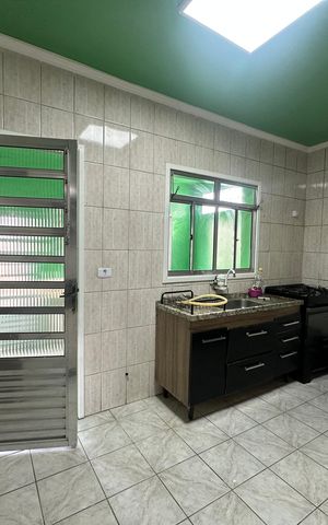 Casa à venda com 137m², 2 quartos e 2 vagas Casa à venda com 137m², 2 quartos e 2 vagasCozinha