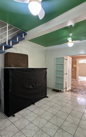 Casa à venda com 137m², 2 quartos e 2 vagas Casa à venda com 137m², 2 quartos e 2 vagasSala