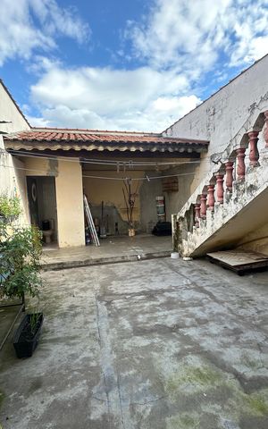 Casa à venda com 137m², 2 quartos e 2 vagas Casa à venda com 137m², 2 quartos e 2 vagasQuintal