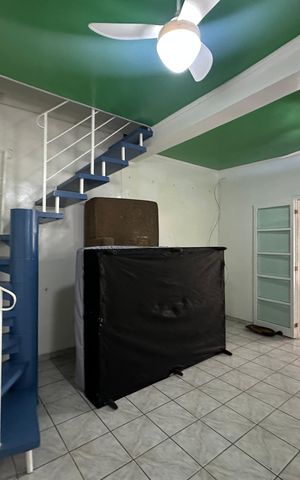 Casa à venda com 137m², 2 quartos e 2 vagas Casa à venda com 137m², 2 quartos e 2 vagasSala