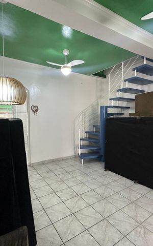 Casa à venda com 137m², 2 quartos e 2 vagas Casa à venda com 137m², 2 quartos e 2 vagasSala