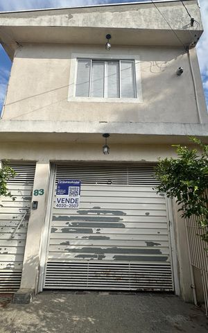 Casa à venda com 137m², 2 quartos e 2 vagas Casa à venda com 137m², 2 quartos e 2 vagasFachada