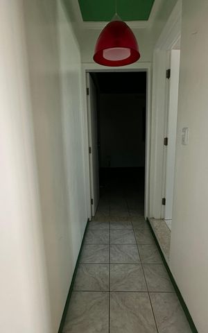 Casa à venda com 137m², 2 quartos e 2 vagas Casa à venda com 137m², 2 quartos e 2 vagasCorredor