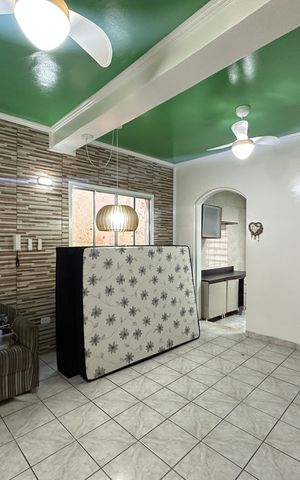 Casa à venda com 137m², 2 quartos e 2 vagas Casa à venda com 137m², 2 quartos e 2 vagasSala