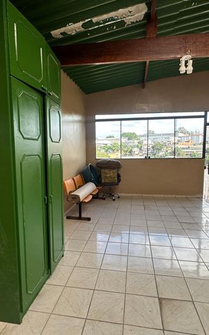Casa à venda com 137m², 2 quartos e 2 vagas Casa à venda com 137m², 2 quartos e 2 vagasVaranda