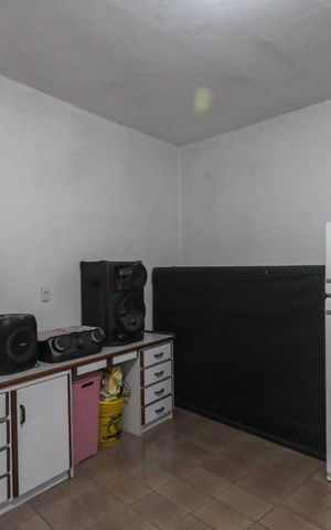 Casa à venda com 70m², 1 quarto e 2 vagas