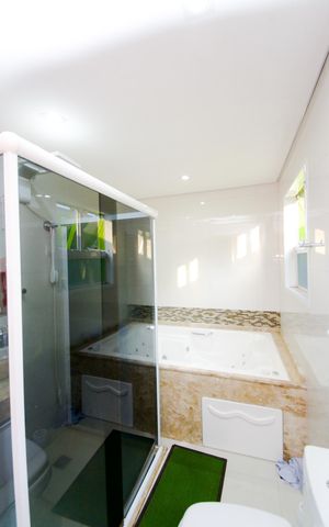 Casa à venda com 360m², 3 quartos e 4 vagasBanheiro da Suíte