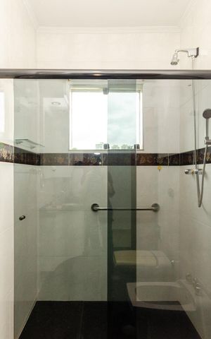Casa para alugar com 350m², 3 quartos e 3 vagas Casa para alugar com 350m², 3 quartos e 3 vagasBanheiro 1