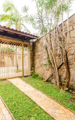 Casa para alugar com 350m², 3 quartos e 3 vagas Casa para alugar com 350m², 3 quartos e 3 vagasGaragem