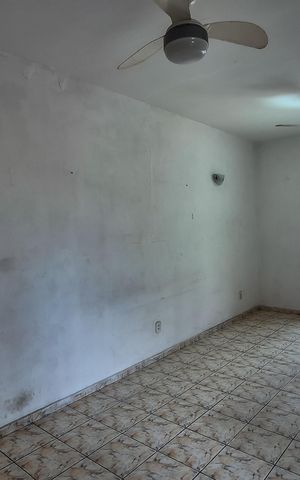 Casa à venda com 168m², 2 quartos e sem vaga Casa à venda com 168m², 2 quartos e sem vagaSala