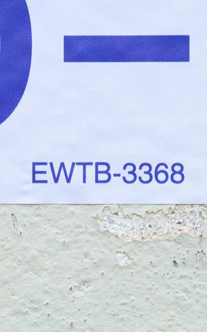 Casa de condomínio à venda com 72m², 2 quartos e 2 vagasPlaca GRANDE instalada na fachada do condomínio, dia 17.10.2026 - Código da placa: EWTB-3368