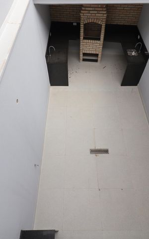 Casa à venda com 130m², 3 quartos e 2 vagasVaranda vista