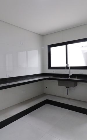 Casa à venda com 130m², 3 quartos e 2 vagasCozinha