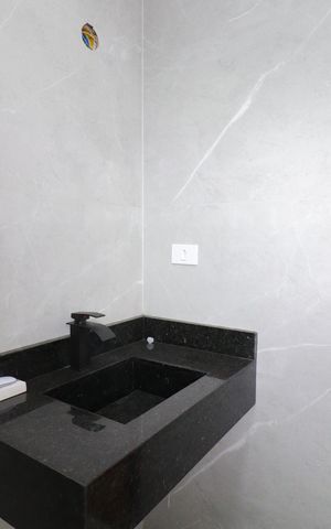 Casa à venda com 130m², 3 quartos e 2 vagasBanheiro da Suíte 1
