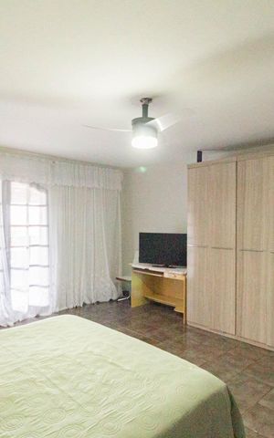 Casa à venda com 150m², 3 quartos e 4 vagas Casa à venda com 150m², 3 quartos e 4 vagasSuíte