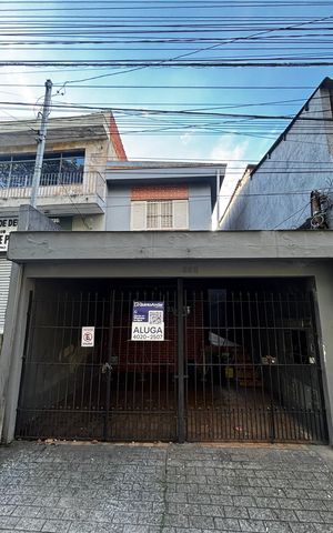 Casa para alugar com 50m², 2 quartos e 1 vaga Casa para alugar com 50m², 2 quartos e 1 vagaFachada