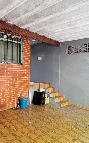 Casa para alugar com 50m², 2 quartos e 1 vaga Casa para alugar com 50m², 2 quartos e 1 vagaGaragem