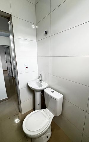 Casa para alugar com 50m², 2 quartos e 1 vaga Casa para alugar com 50m², 2 quartos e 1 vagaBanheiro