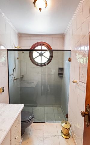Apartamento para alugar com 350m², 3 quartos e 3 vagas Apartamento para alugar com 350m², 3 quartos e 3 vagasBanheiro