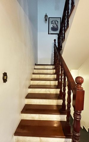 Apartamento para alugar com 350m², 3 quartos e 3 vagas Apartamento para alugar com 350m², 3 quartos e 3 vagasEscada