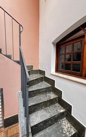 Apartamento para alugar com 350m², 3 quartos e 3 vagas Apartamento para alugar com 350m², 3 quartos e 3 vagasEscada