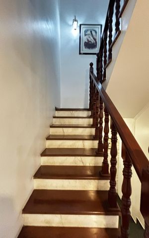 Apartamento para alugar com 350m², 3 quartos e 3 vagas Apartamento para alugar com 350m², 3 quartos e 3 vagasEscada