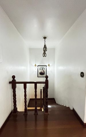 Apartamento para alugar com 350m², 3 quartos e 3 vagas Apartamento para alugar com 350m², 3 quartos e 3 vagasEscada
