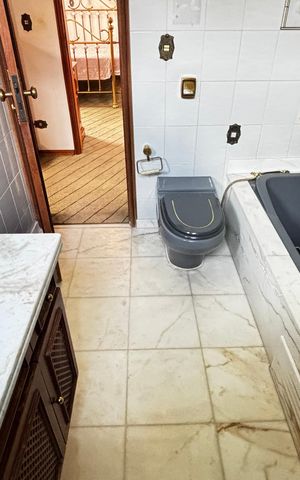 Apartamento para alugar com 350m², 3 quartos e 3 vagas Apartamento para alugar com 350m², 3 quartos e 3 vagasBanheiro da Suíte