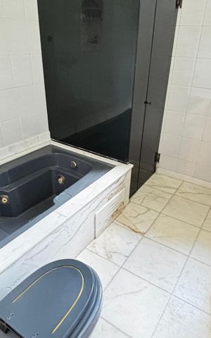 Apartamento para alugar com 350m², 3 quartos e 3 vagas Apartamento para alugar com 350m², 3 quartos e 3 vagasBanheiro da Suíte