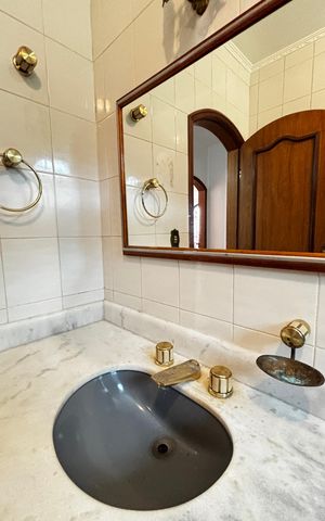 Apartamento para alugar com 350m², 3 quartos e 3 vagas Apartamento para alugar com 350m², 3 quartos e 3 vagasBanheiro