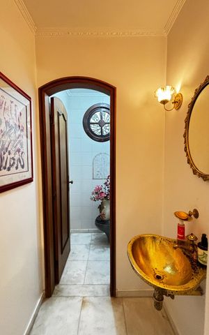 Apartamento para alugar com 350m², 3 quartos e 3 vagas Apartamento para alugar com 350m², 3 quartos e 3 vagasLavabo