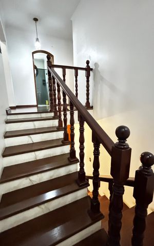 Apartamento para alugar com 350m², 3 quartos e 3 vagas Apartamento para alugar com 350m², 3 quartos e 3 vagasEscada